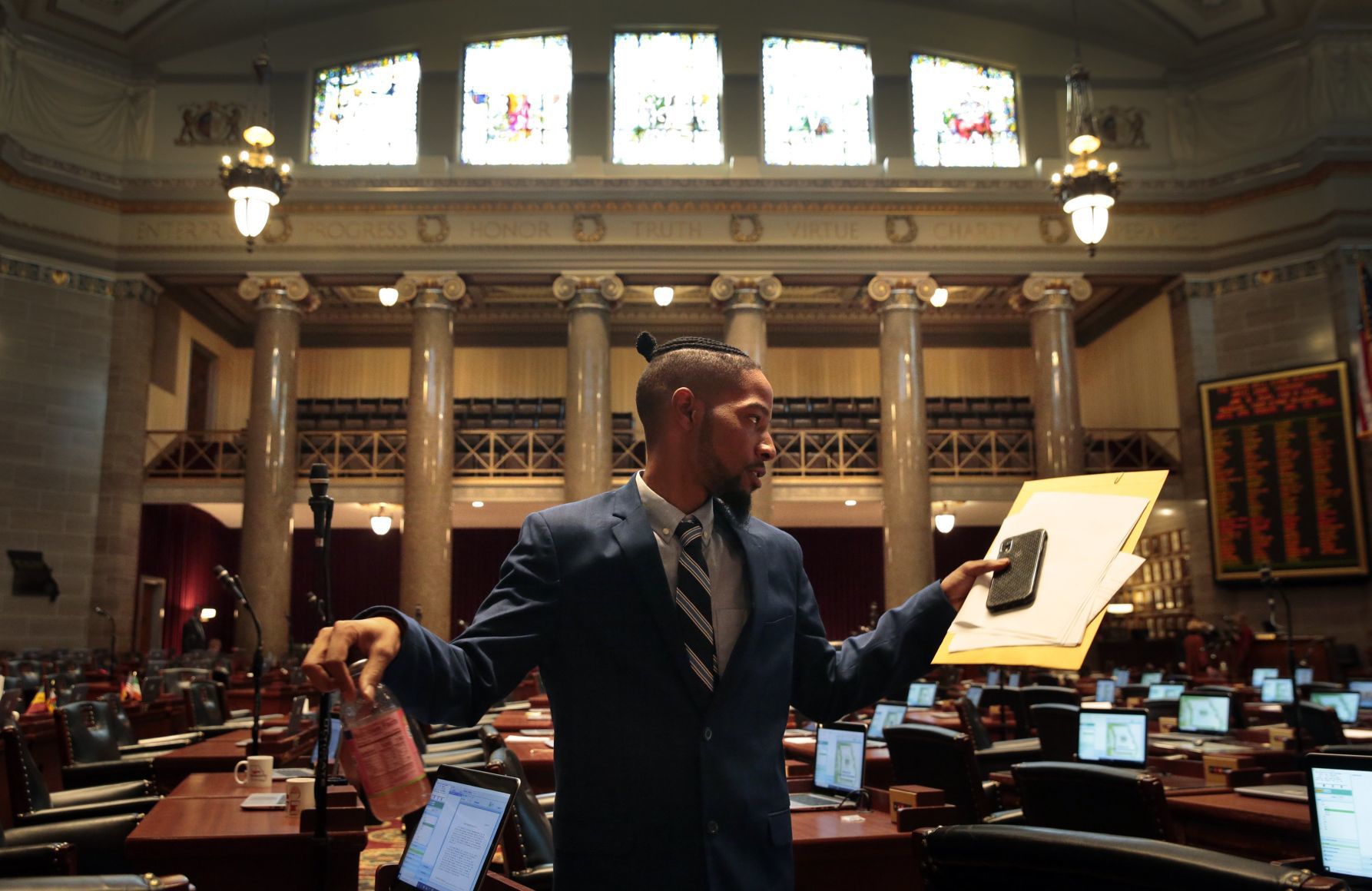 Freshman representatives sworn-in to open session